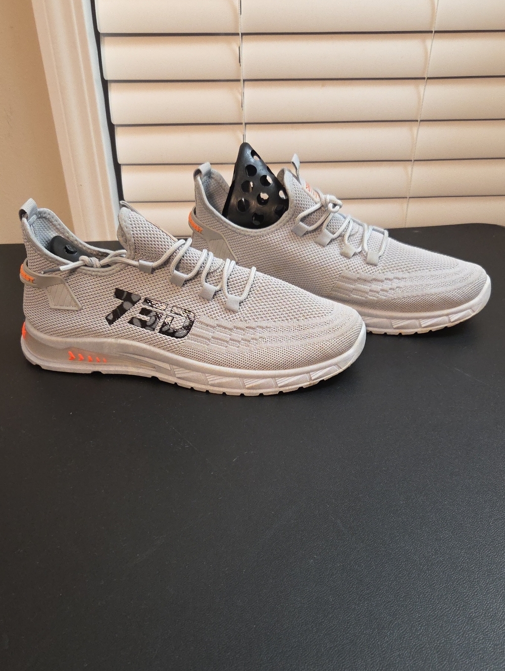 Source Unknown Light Gray Men's Knit Sneakers with Orange Accents